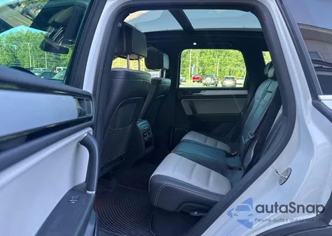 2017 Volkswagen Touareg Wolfsburg из США, поврежденный, VIN WVGRF7BP0HD006194